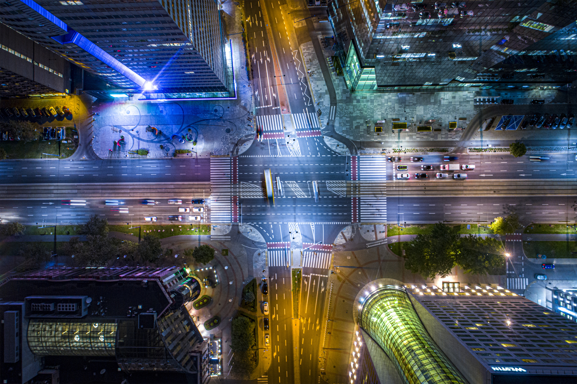 Warsaw skyline and ORLEN investor relations